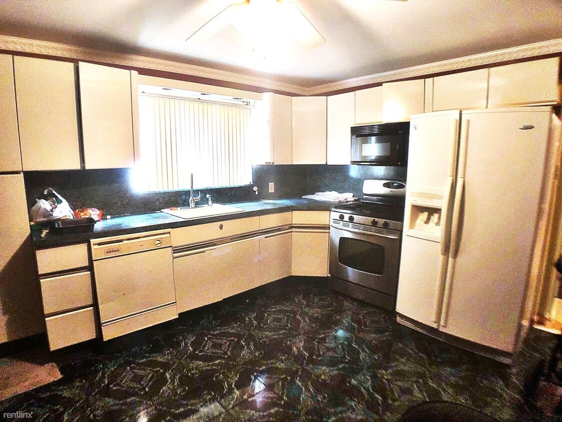 Primary Photo - 3 br, 2 bath House - 8788 15th Ave