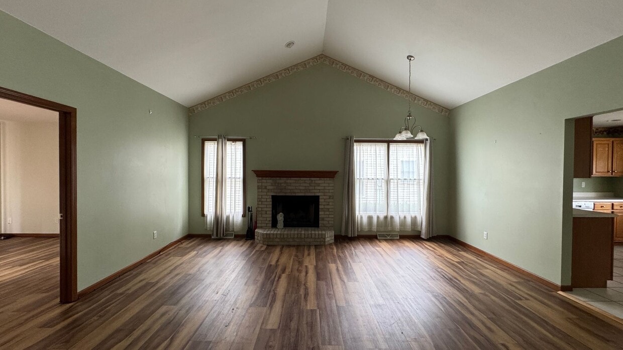 Primary Photo - Beautiful, Well Maintained Condo!