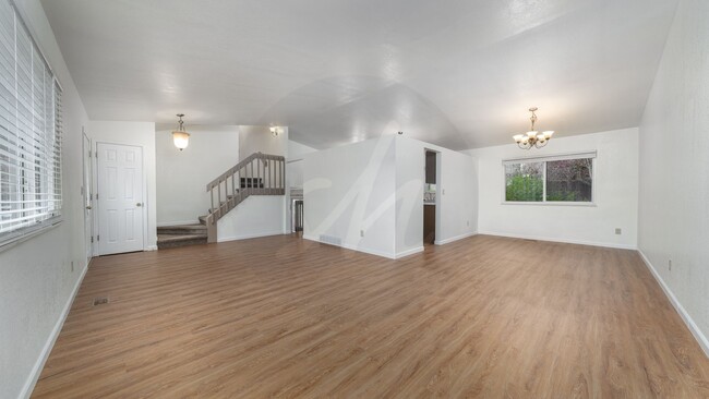 Building Photo - Four level home in Vista Grande