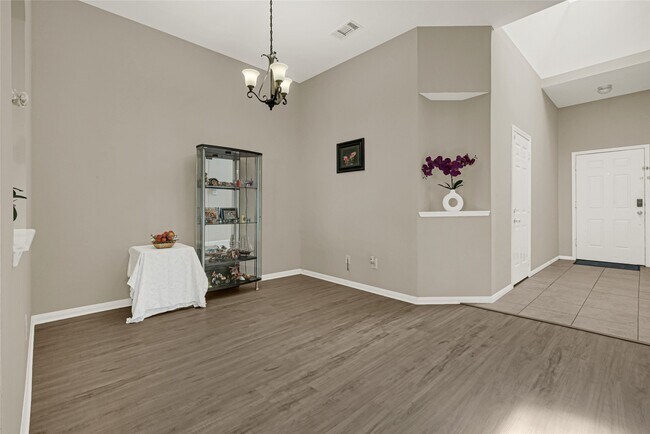 Foto del edificio - 8123 Solara Bend Ct