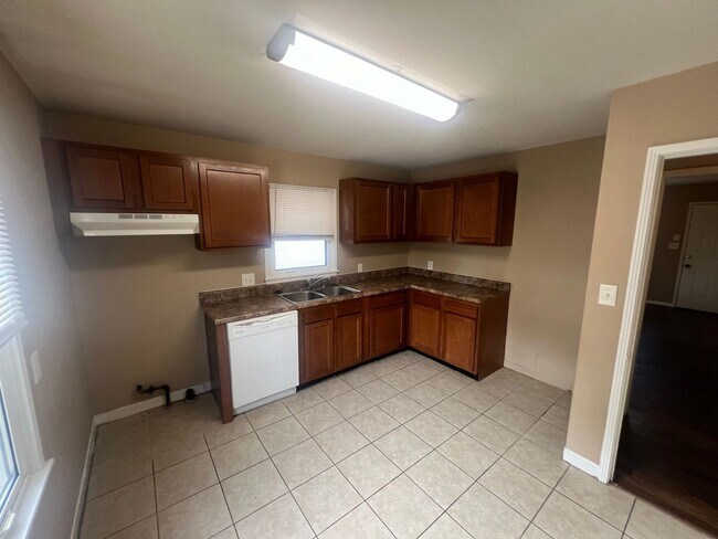 Foto del edificio - 1180 Noyes Ave 3BR/1BA (Hamilton)