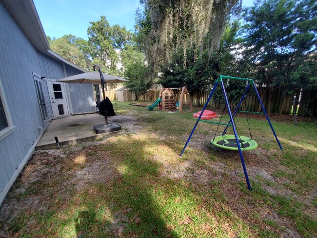 Building Photo - 4143 NW 60th Ave