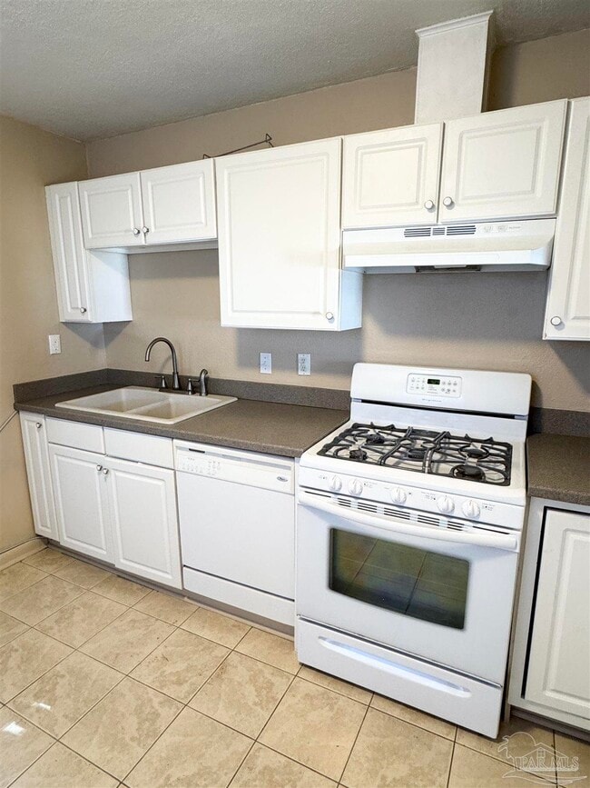 Foto del edificio - 1010 Hawthorn Dr