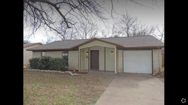 Building Photo - 334 Linklea Dr