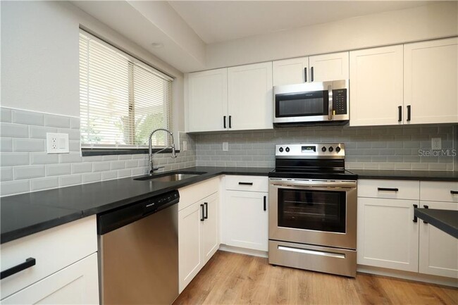 Foto del edificio - 1643 W Orangecrest Ave