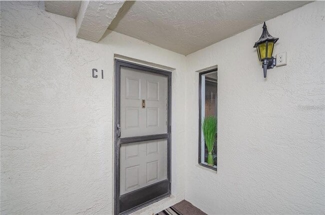 Building Photo - 2568 Pine Ridge Way S
