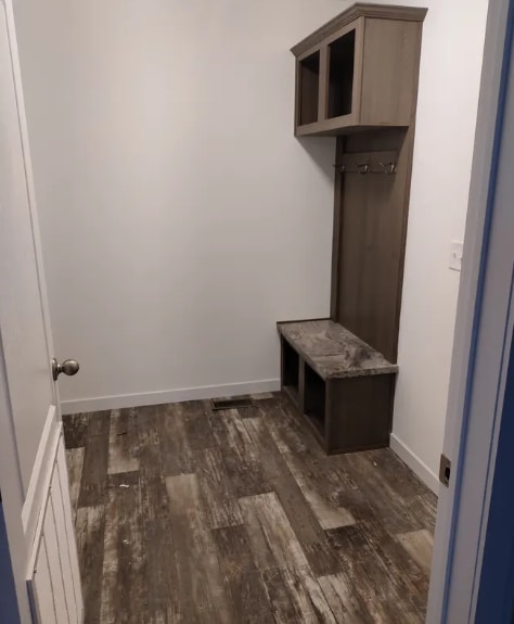 Foto del edificio - 9361 Starboard Dr