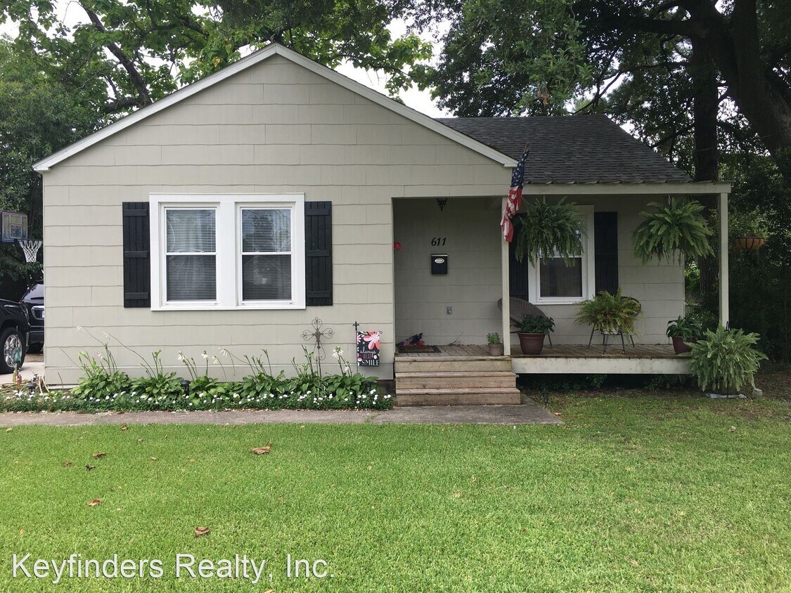 Primary Photo - 2 br, 1 bath House - 611 Avenue G