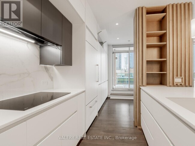 Building Photo - 61 Yorkville Ave