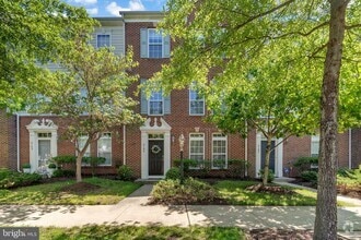 Building Photo - 2104 Abbottsbury Way
