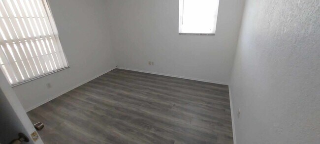 Foto del edificio - 1122 Garibaldi St E