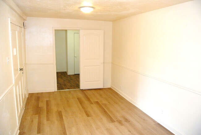 Livingroom - 124 S Lone Oak St