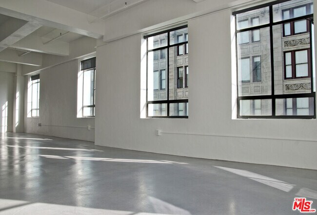 Building Photo - 849 S Broadway