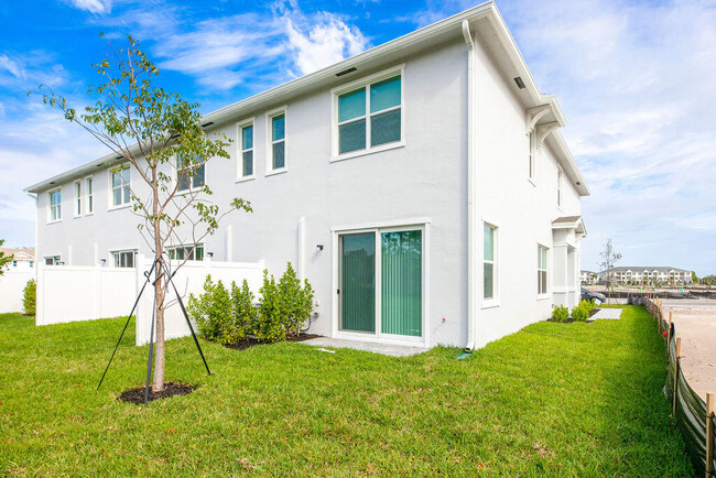 Building Photo - 824 Grovebush Ln