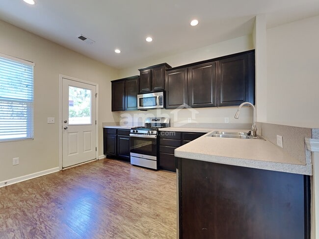 Building Photo - 321 Iveson Rd