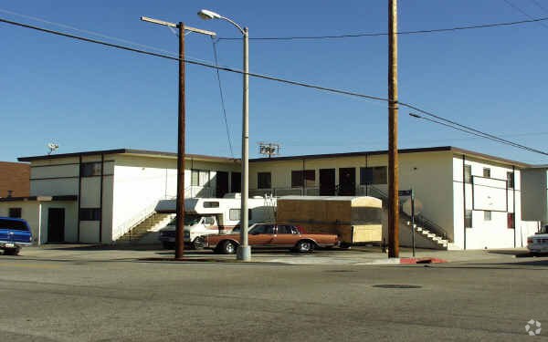 Primary Photo - 229 W G St