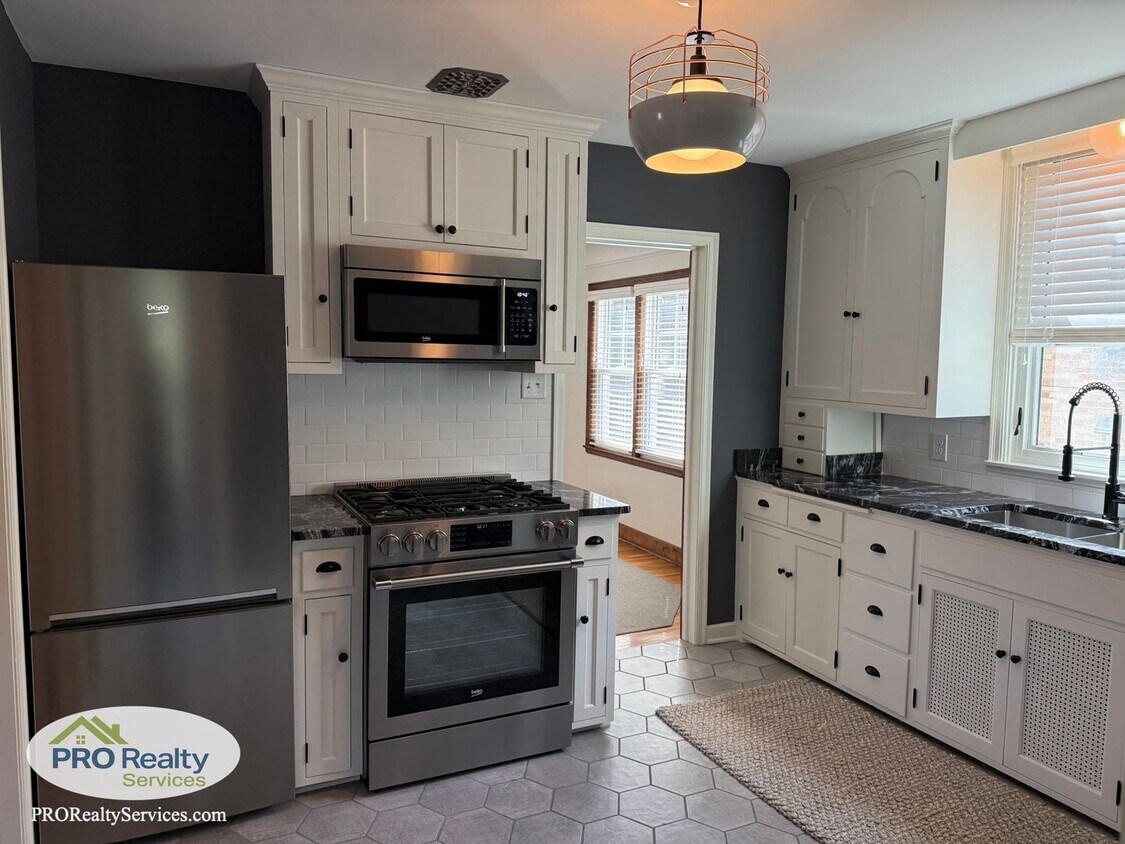 Foto principal - 2 Bedroom Upper Level Duplex Unit