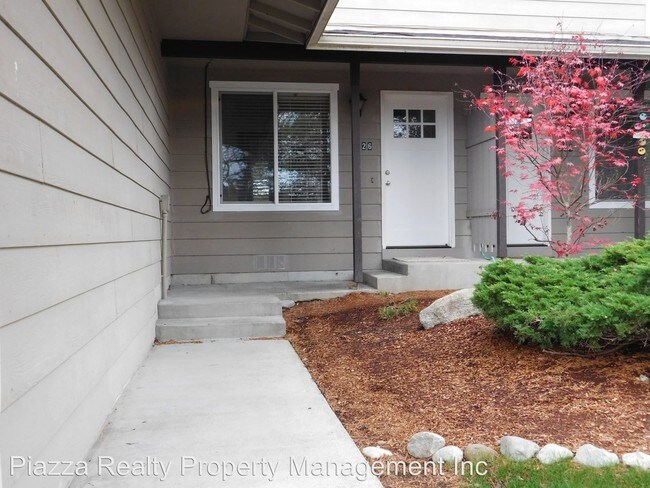 Building Photo - 924 Crestview Ln