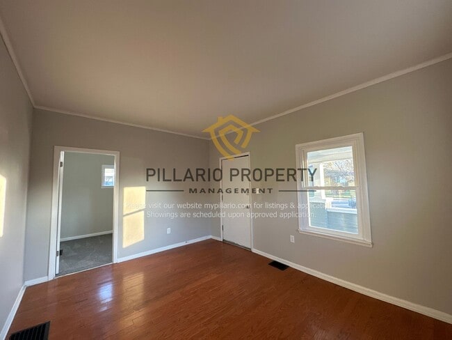 Foto del edificio - Charming 3-Bedroom Home with Covered Porch...