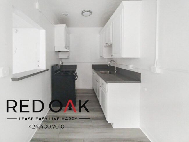 Building Photo - One-of-a-kind Studio With Kitchen Applianc...