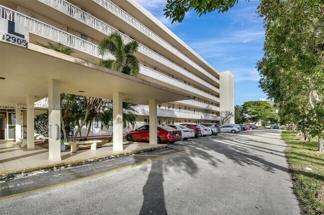 Foto del edificio - 2905 Point E Dr