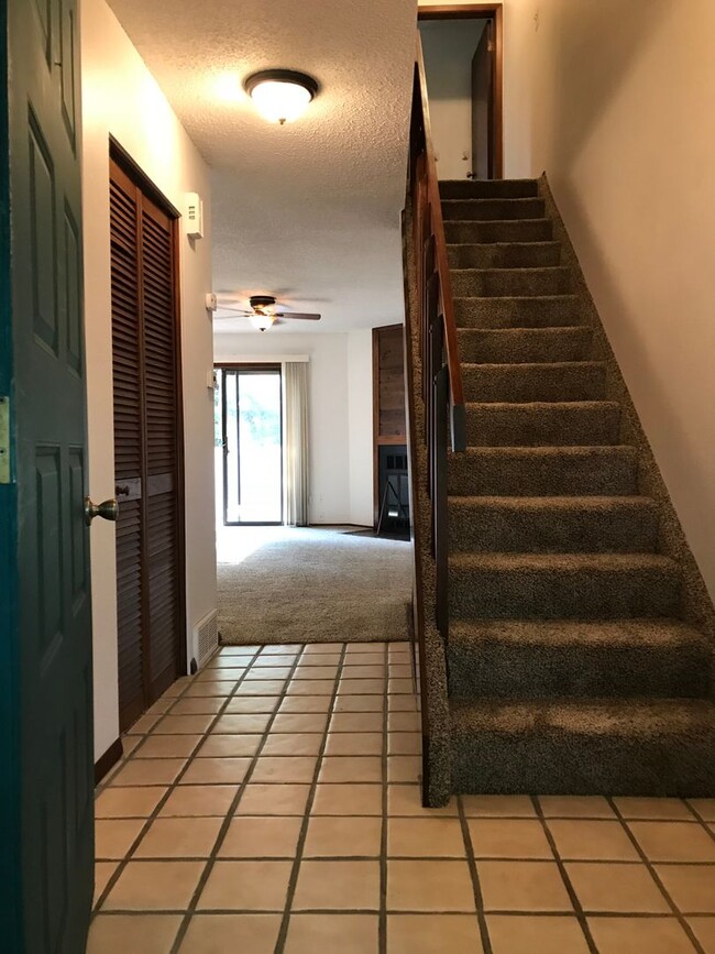 Building Photo - 2 Story Townhome Near Open Space in Lafayette- New carpet