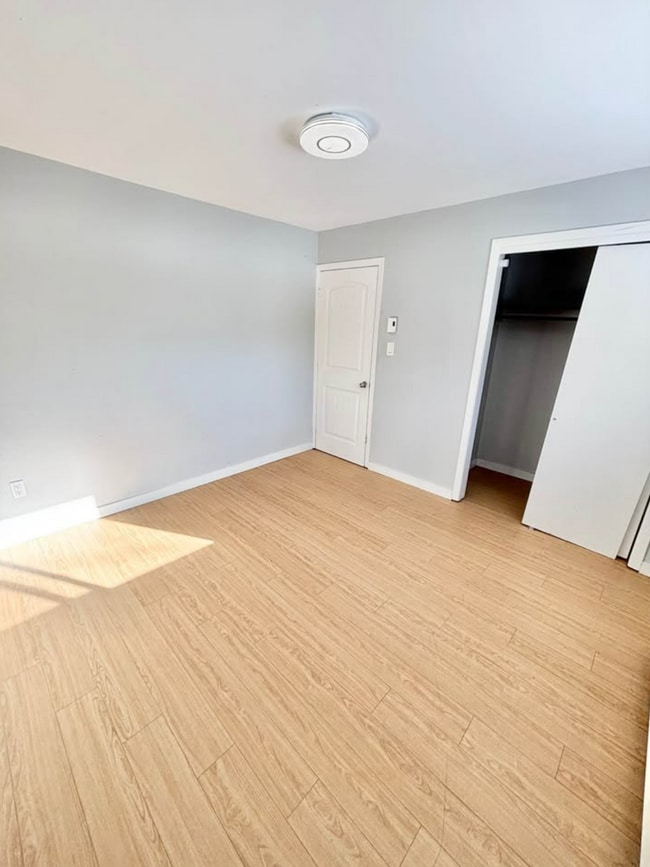 Building Photo - Bright & Spacious 2-Bedroom - 1 Bathroom A...