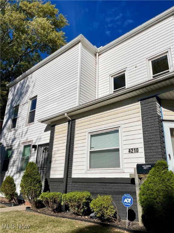 4210 Clinton Ave Cleveland, OH 44113 – photo 1