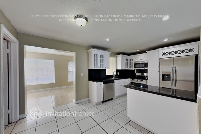 Building Photo - 2401 Jamaica Dr