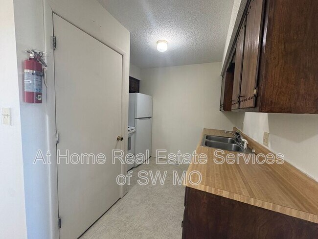 Foto del edificio - 3331 E Southern Hills Blvd