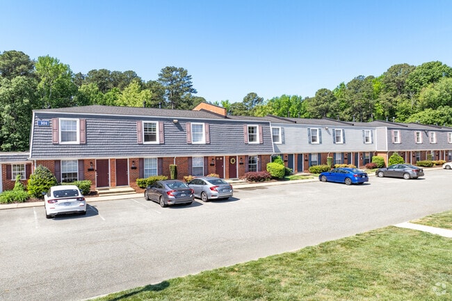 Building Photo - Newport Crossing Townhomes