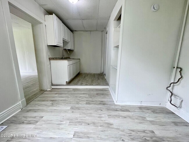 Foto del edificio - 4116 W Broadway