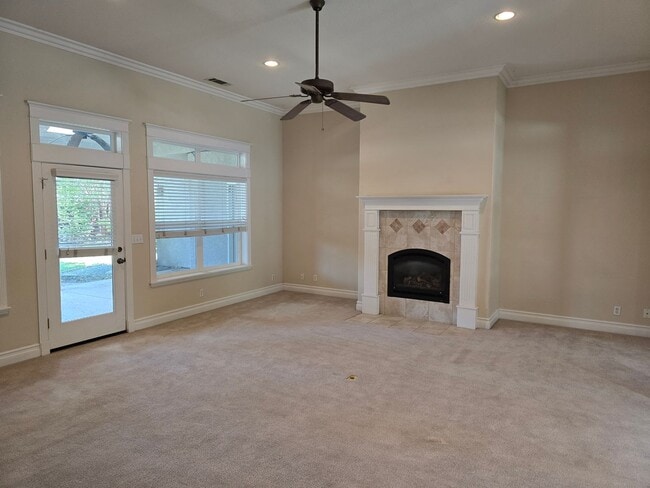 Building Photo - 105 Sterling Oaks Dr