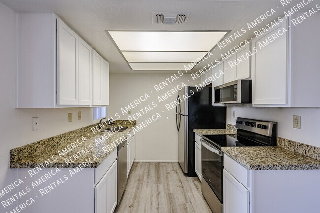 Foto del edificio - 6480 N 82nd St