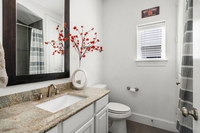 Foto del edificio - 816 Ennis St