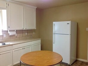 Building Photo - 3554 Mt Pleasant St