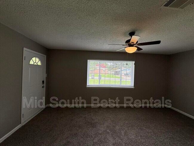 Building Photo - 616 Sorrells Dr