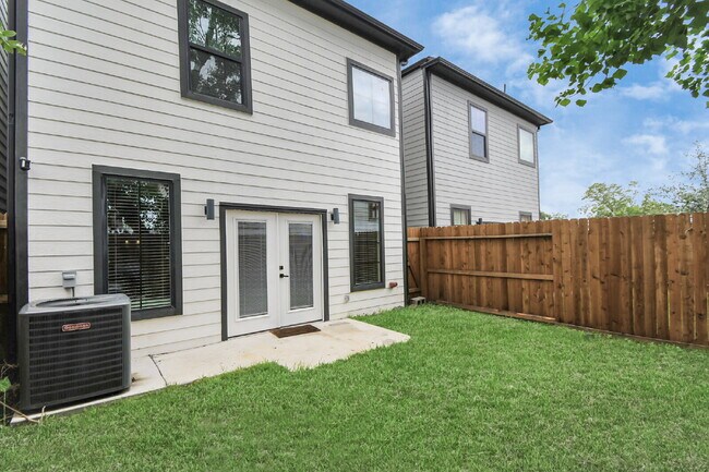 Foto del edificio - Beautiful East End Property!