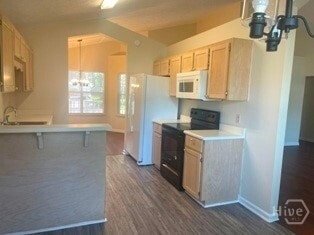 Building Photo - 484 Falcon Dr