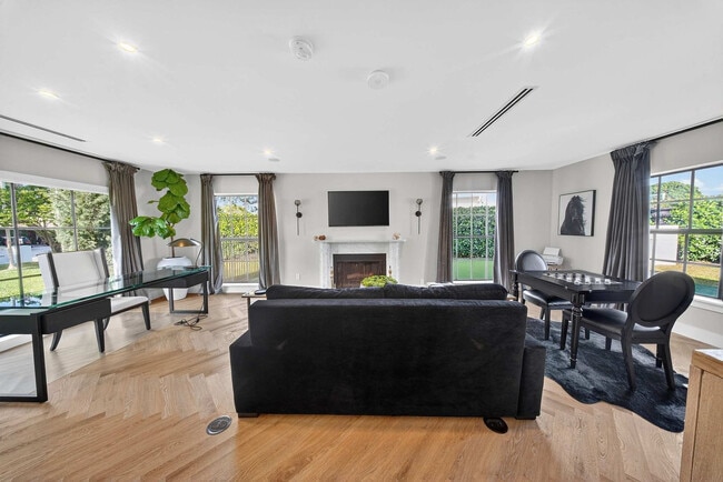 Building Photo - 4312 NE 22nd Ave