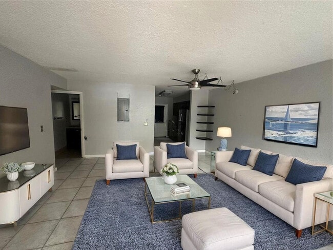 Foto del edificio - 3720-3726 NW 115th Way