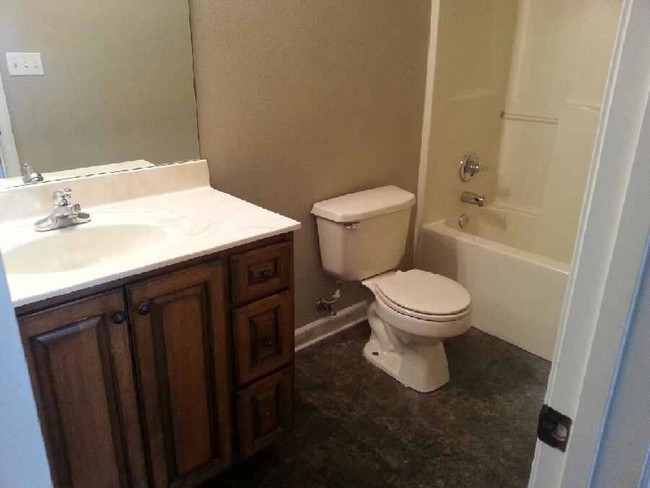 Building Photo - 1620 Latourette Dr