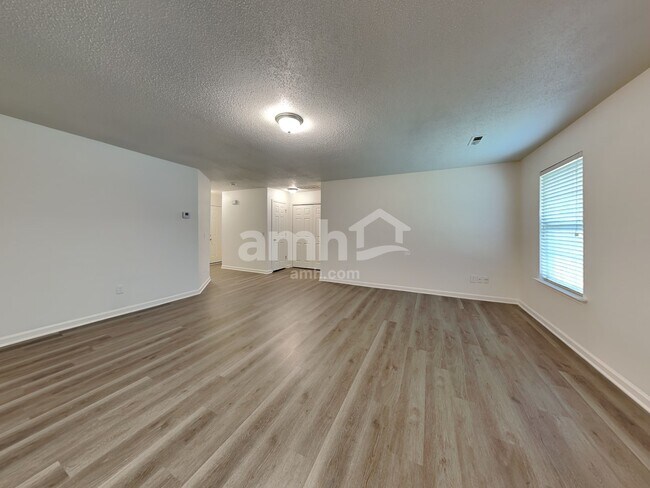 Foto del edificio - 4020 Landerwood Dr