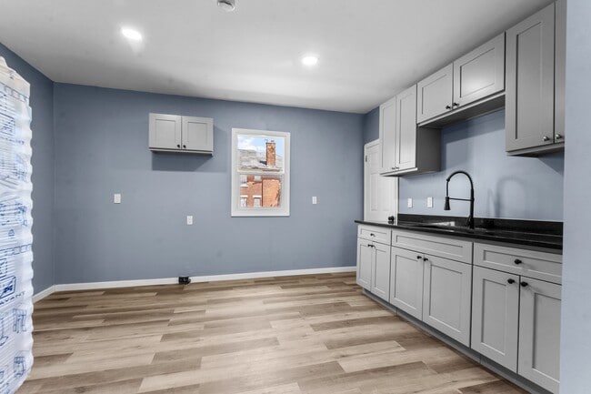 Building Photo - 2648 Tuxedo St