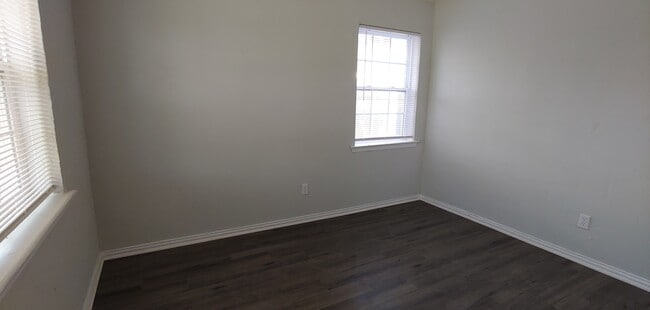 Building Photo - 401 San Carlos Dr