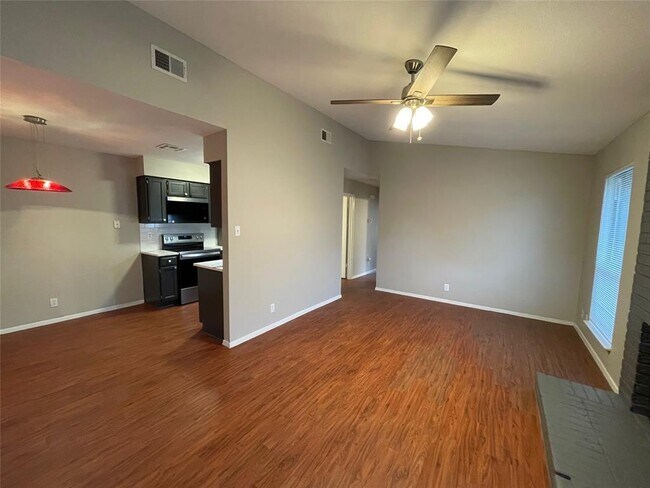 Foto del edificio - 7214 Lilac Ln