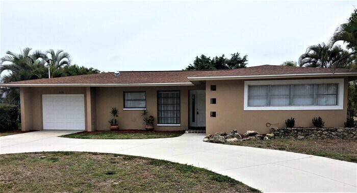 Primary Photo - SE Cape Coral Pool Home