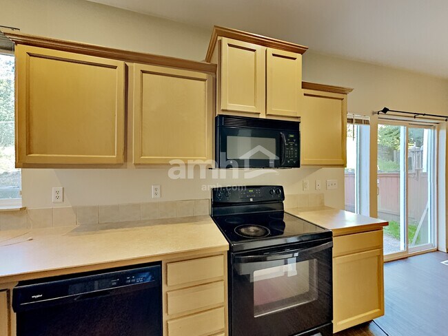 Building Photo - 221 84th Ave NE