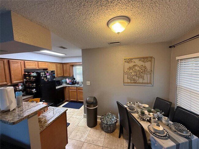 Foto del edificio - 7702 Chase Rd