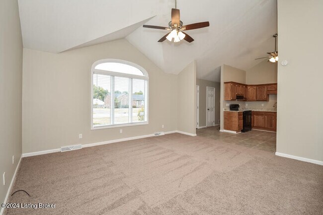 Building Photo - 5613 Ree Dr